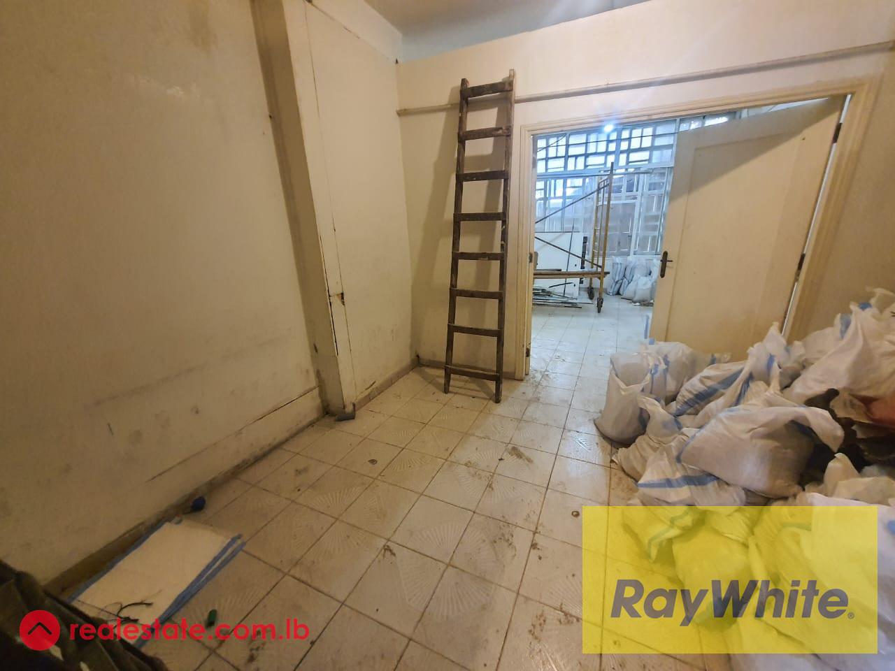 Warehouse for sale in Tallet El Khayat