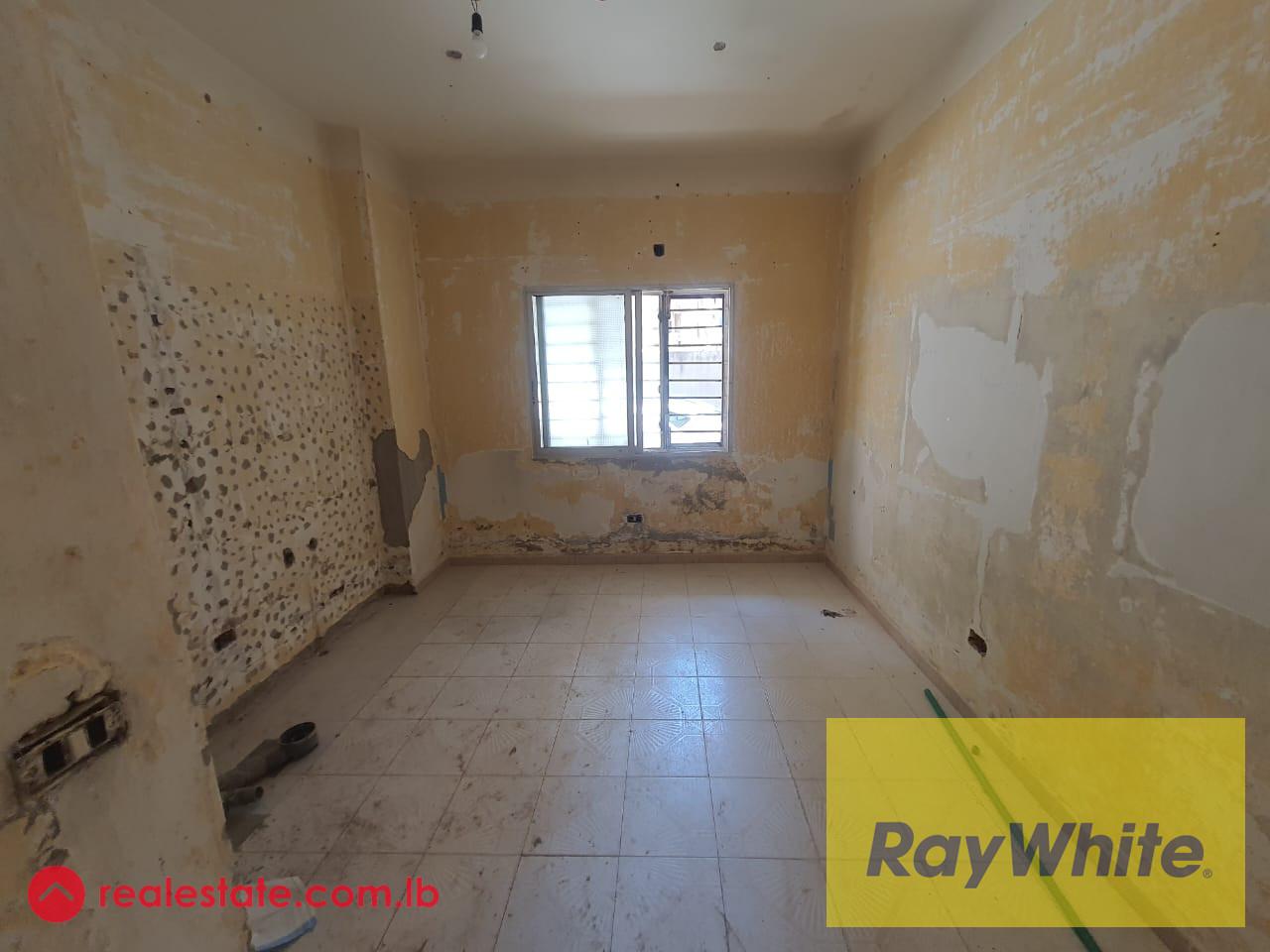 Warehouse for sale in Tallet El Khayat